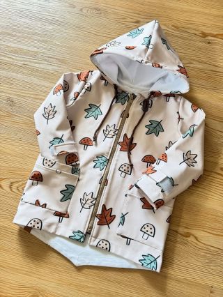 Češi + houby = nerozlučná dvojka 😆🍄‍🟫 A teď i vaše děti můžou vyrazit nejen do lesa ve stylu malých houbařů! 🍄‍🟫 Naše nová...